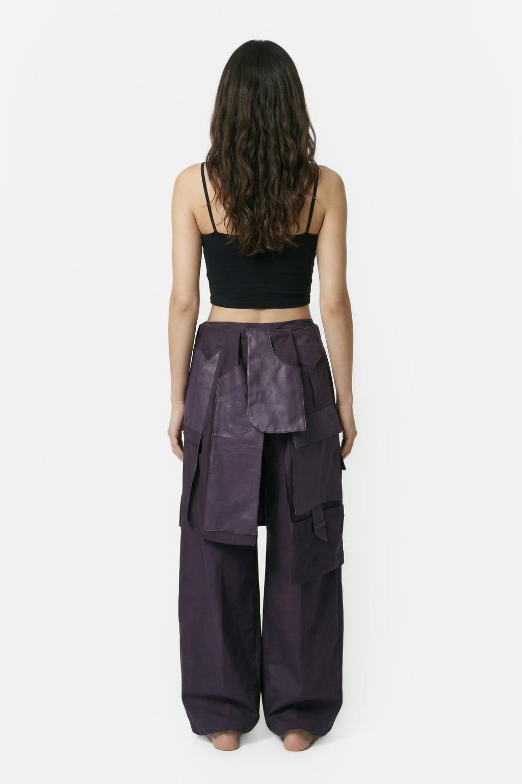 Trousers with removable belt with pockets